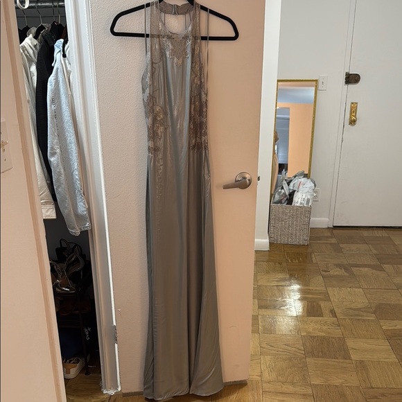 NWT REISS ITALIAN FABRIC FERN
FITTED LACE HALTER NECK MAXI DRESS SIZE 2 - Picture 6 of 12